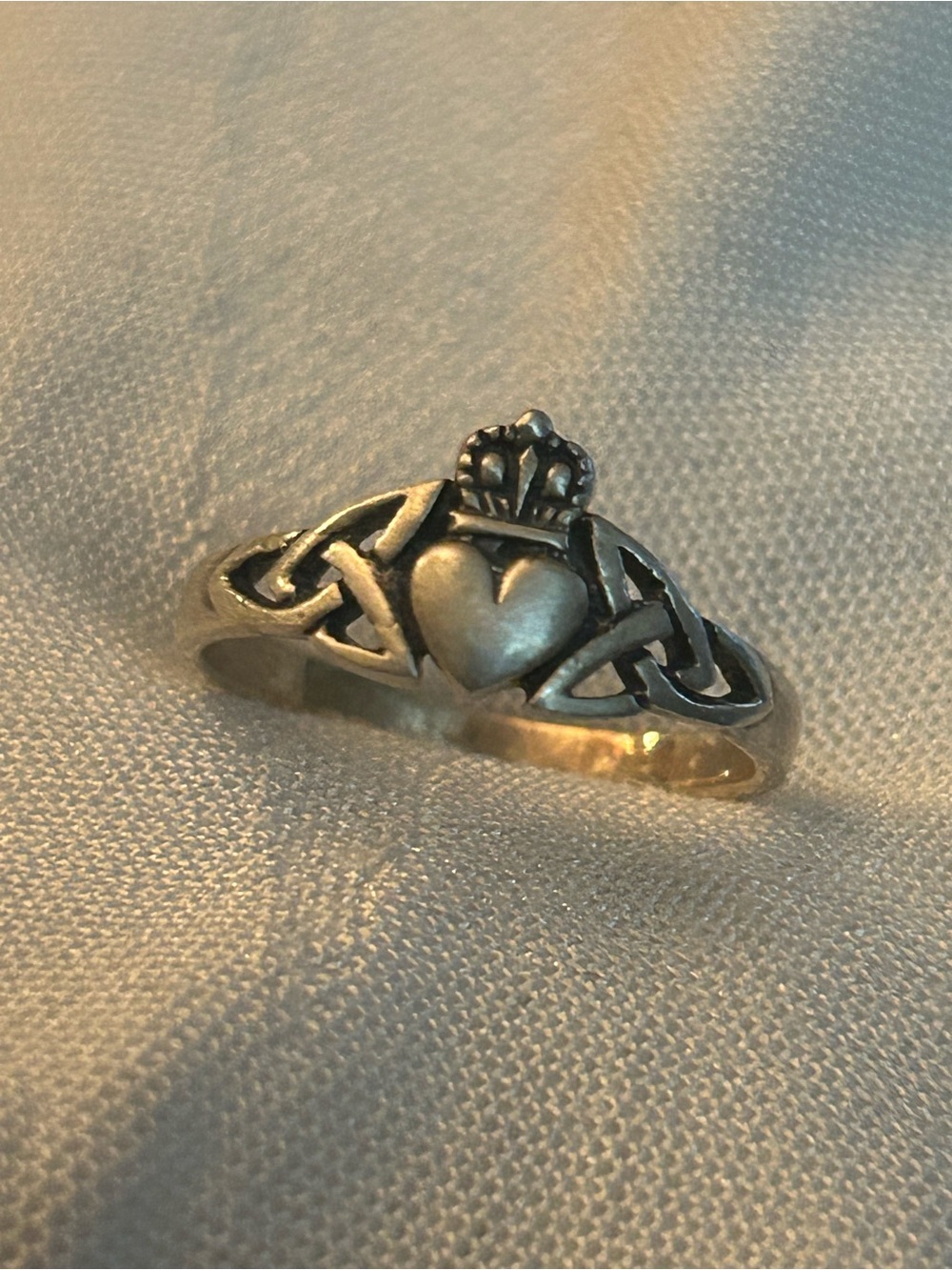 Vintage size 9.5 Sterling Silver Celtic Claddagh Trinity Knot Ring